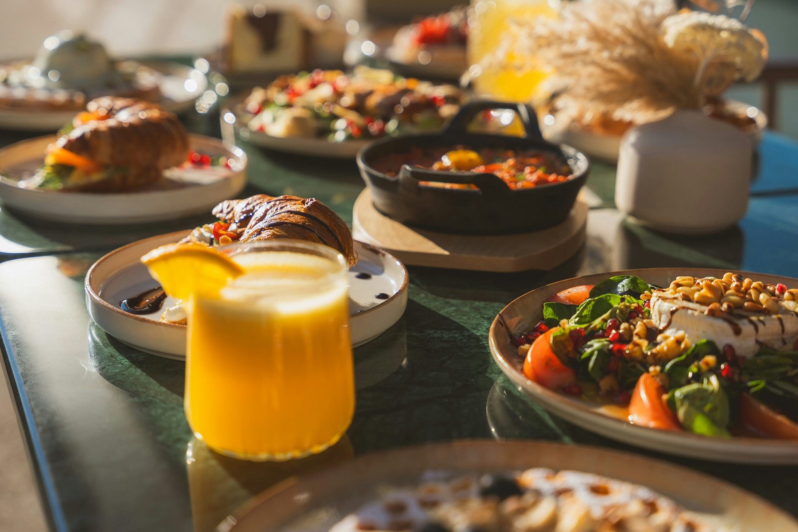 Read more about the article Duas Before and After Eating: A Guide to Prophetic Supplications for a Blessed Meal